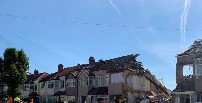 Londra’da Gaz Patlaması Nedeniyle Bina Çöktü: 1 Ölü, 3 Yaralı