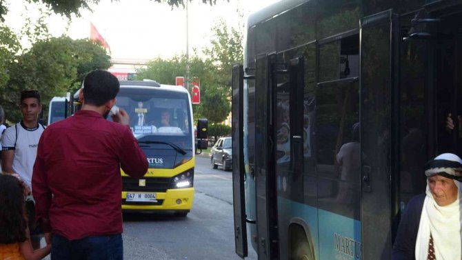 Toplu Taşıma Sürücüleri Kapıyı Açık Bırakarak Tehlike Saçıyor