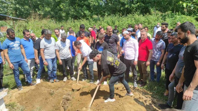 Nişanlısının Gözleri Önünde Boğulan Genç, Son Yolculuğuna Uğurlandı