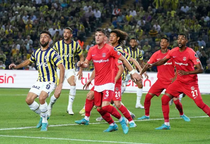 Spor Toto Süper Lig: Fenerbahçe: 2 - Ümraniyespor: 1 (İ̇lk Yarı)