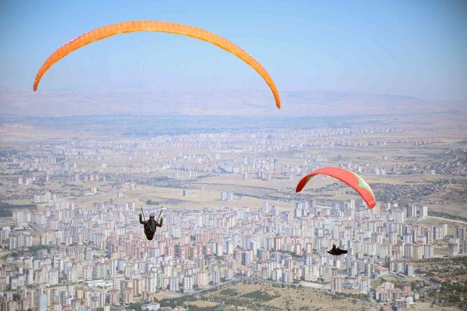 Ali Dağı’nda Yamaç Paraşütü Heyecanı