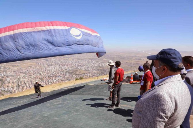 Ali Dağı’nda Yamaç Paraşütü Heyecanı