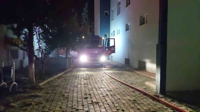 Tekirdağ’da Okul Bahçesindeki Ağaçlar Alev Alev Yandı