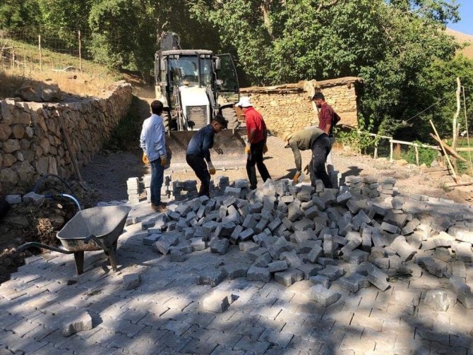 Engelli Vatandaşın Yolunda Parke Çalışması