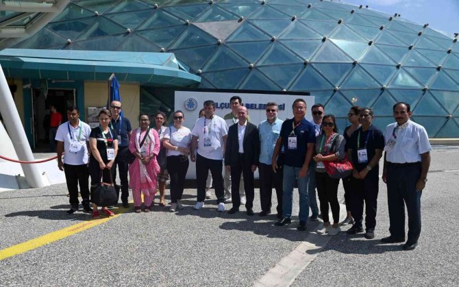 İ̇slam Dayanışma Oyunları Heyeti Tropikal Kelebek Bahçesi’ni Gezdi