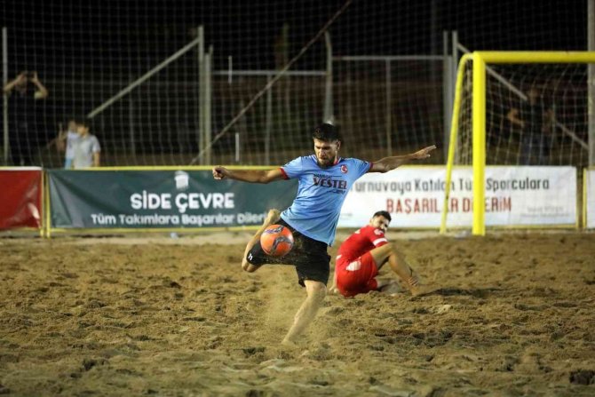 Plaj Futbolunda Şampiyon Çimhan Sarılar Spor