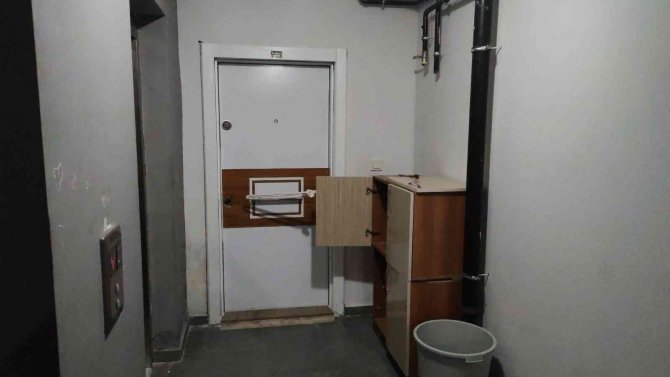 Kiracısının Çelik Kapısını Çalan Ev Sahibi Konuştu