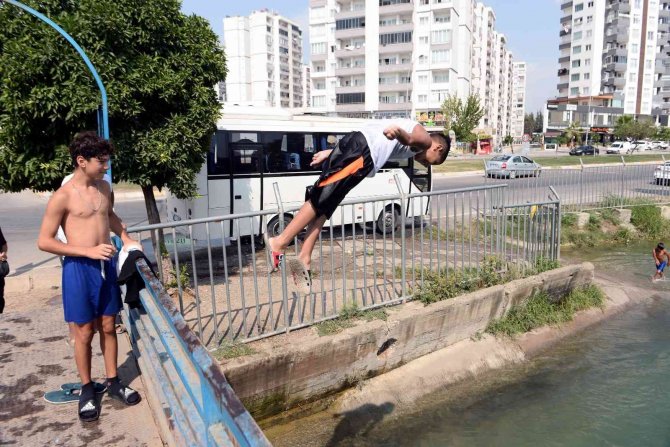Adana’da 3 Ayda 15 Kişi Boğulunca Polis Kanaldan Çocukları Toplayıp Havuza Götürdü