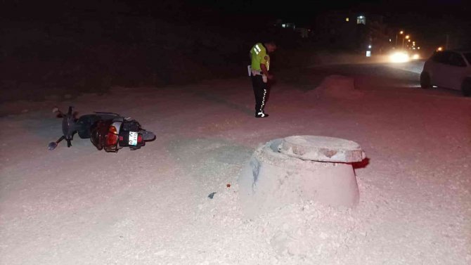 Motosiklet Rögar Bacasına Çarptı: 1 Yaralı