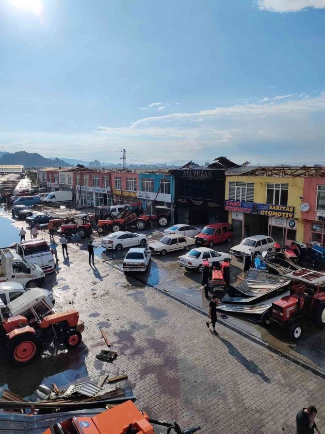 Afyonkarahisar’da Şiddetli Rüzgar Hayatı Olumsuz Etkiledi