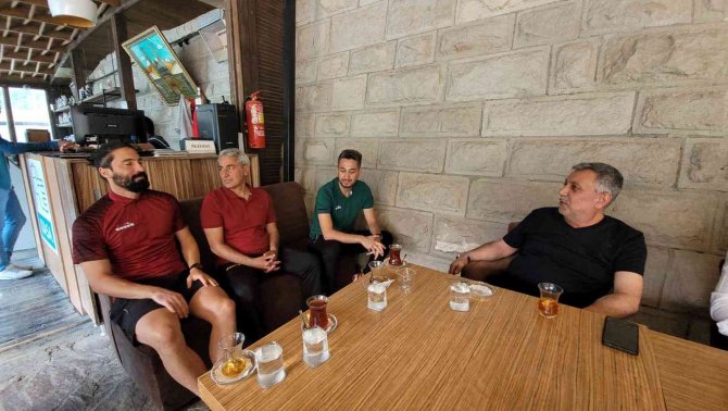 Ak Parti Elazığ İ̇l Başkanı Yıldırım Elazığsporlu Yönetici Ve Futbolcularla Erzurum’da Bir Araya Geldi