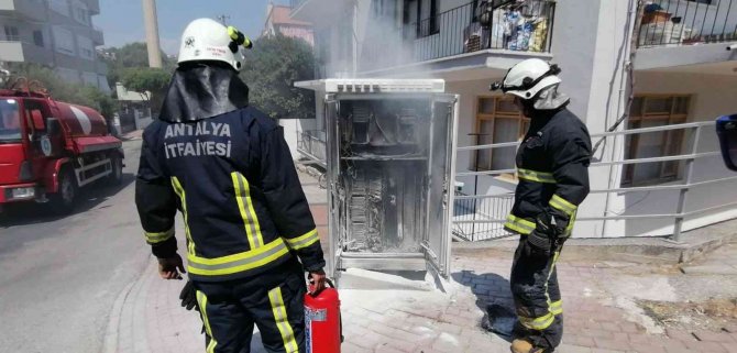 İ̇nternet Erişim Kabini Yangında Zarar Gördü