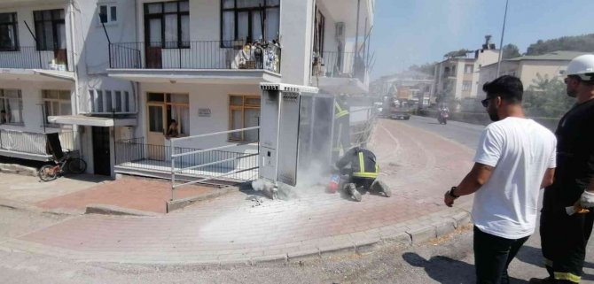 İ̇nternet Erişim Kabini Yangında Zarar Gördü