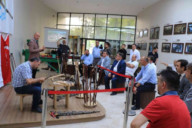 "Asaletin Simgesi" Devrek Bastonu Dünyaya Açılıyor