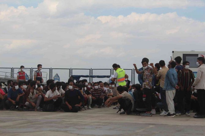 Bu Yıl Sınır Dışı Edilen Düzensiz Göçmen Sayısı 63 Bin 162 Olarak Kayıtlara Geçti