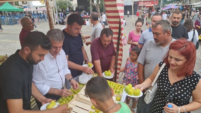 Buharkent’te Vatandaşlara 2 Ton Taze İncir Dağıtıldı
