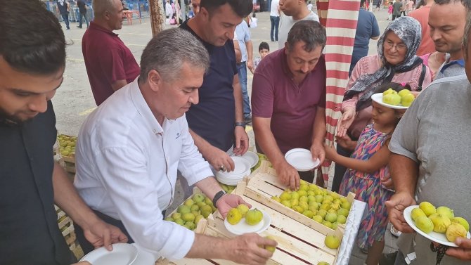 Buharkent’te Vatandaşlara 2 Ton Taze İncir Dağıtıldı