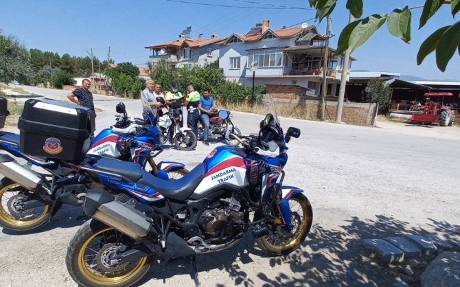 Burdur’da Jandarma Ekiplerinden Trafik Denetimi