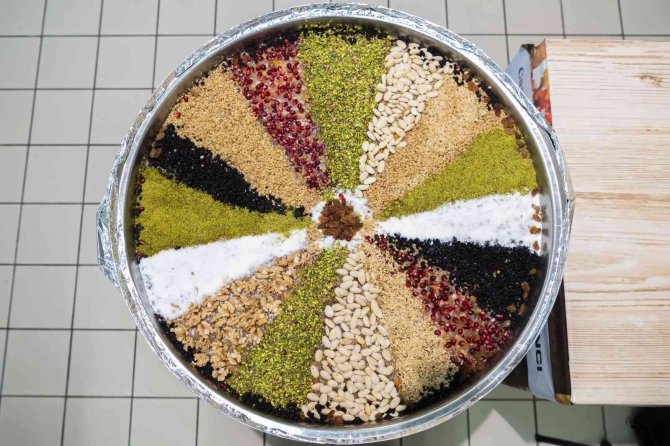 ‘Elden Ele Değil Kalpten Kalbe’ Aşure İkramı