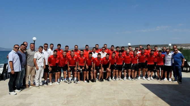 Çeşme Belediyespor, Şampiyonluk Hedefiyle Top Başı Yaptı