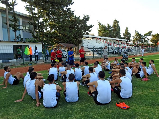 Çeşme Belediyespor, Şampiyonluk Hedefiyle Top Başı Yaptı