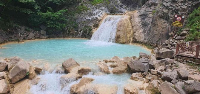 Tahkimat Çalışmasıyla Bozulan Mavi Göl Yeniden Eski Doğal Haline Kavuştu