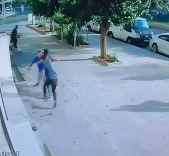 Diyarbakır’da Husumetli Kuzenler Sokak Ortasında Çatıştı: 4 Kişi Yaralandı