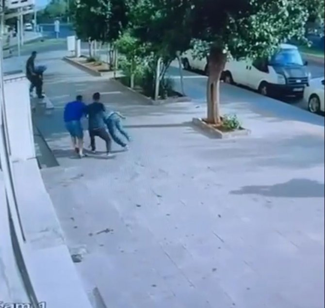 Diyarbakır’da Husumetli Kuzenler Sokak Ortasında Çatıştı: 4 Kişi Yaralandı