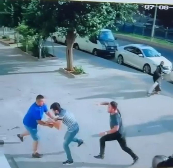 Diyarbakır’da Husumetli Kuzenler Sokak Ortasında Çatıştı: 4 Kişi Yaralandı