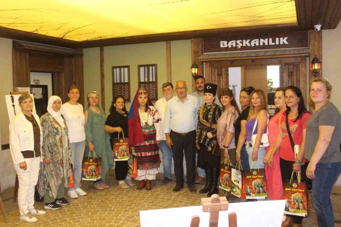 Eskişehir Anadolu Bacıları Grubu ‘Kahraman Türk Kadınları’ Tiyatro Gösterisini Tavşanlı’da Sahneledi