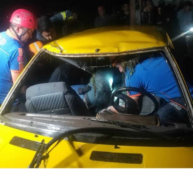 Sulama Kanalına Devrilen Otomobilin Sürücüsü Boğularak Can Verdi