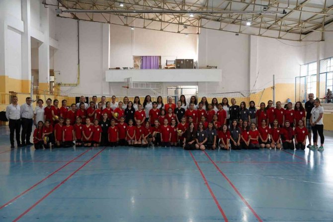 Geleceğin Voleybolcularıyla İle Bir Araya Geldi