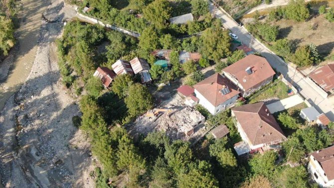 Yenice’de Evleri Yıkılanlar Yeni Evlerine Geçmek İçin Gün Sayıyor