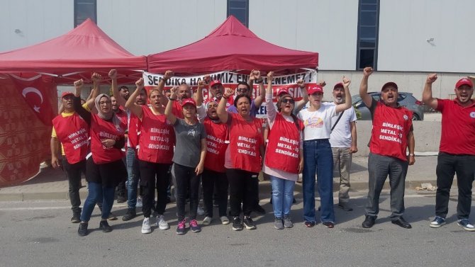 İ̇şçinin Pres Makinesine Sıkışıp Öldüğü Fabrikada Eylem
