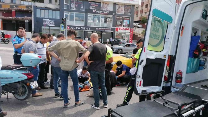 Otomobil İle Çarpışan Motosikletin Sürücüsü Yaralandı