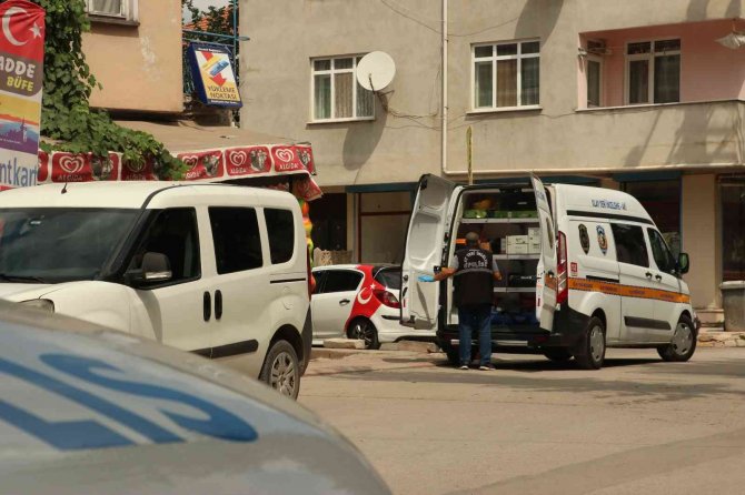 Arkadaşının İş Yerinde Silahla Vurulmuş Halde Bulundu