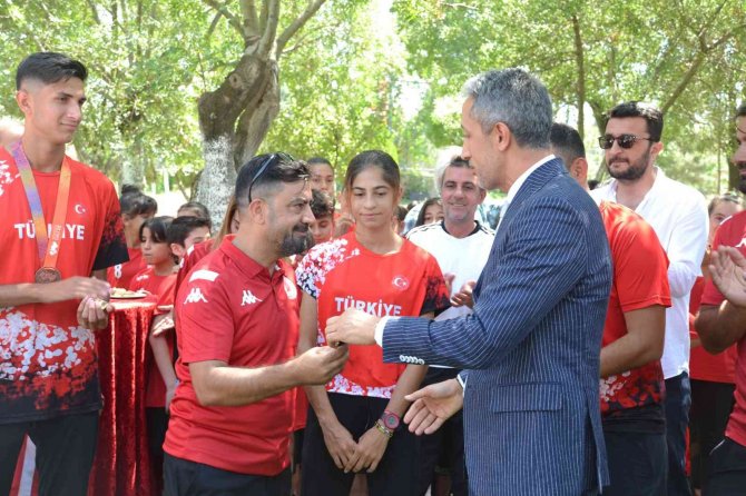 Batmanlı Dünya Şampiyonları Ödüllendirildi