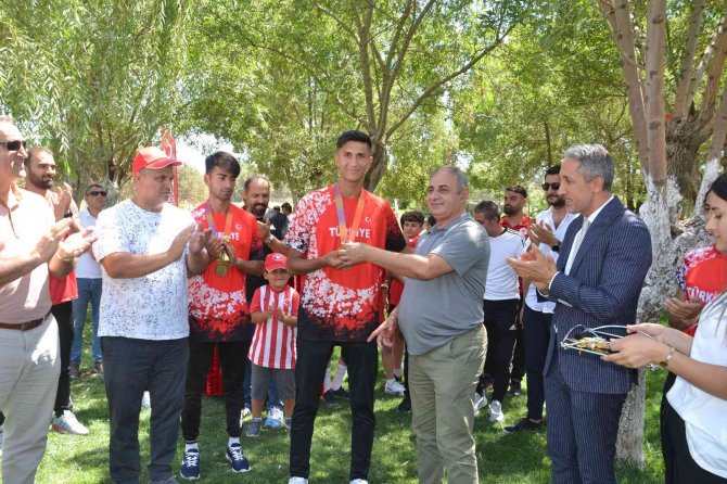 Batmanlı Dünya Şampiyonları Ödüllendirildi