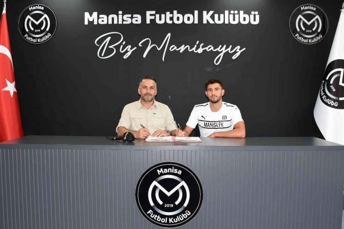 Genç Futbolcular Ayberk, Berke Ve Arda Profesyonel Oldu