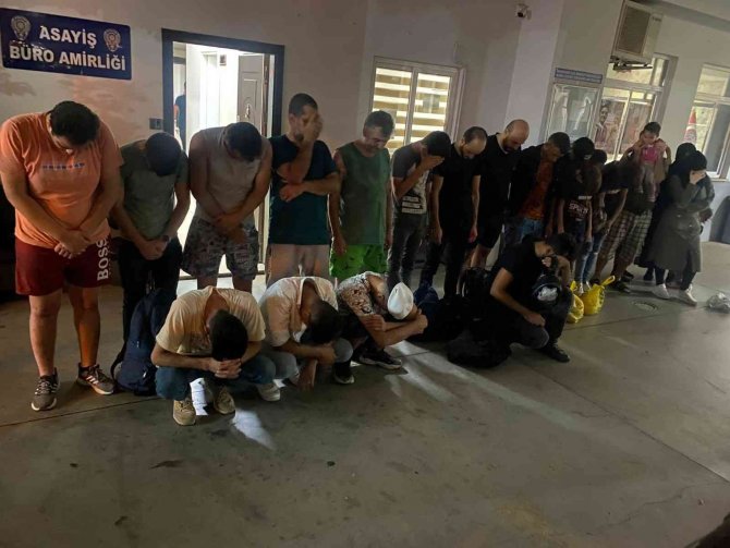 Avrupa’ya Geldikleri Hayaliyle İndiler, Polise Yakalandılar
