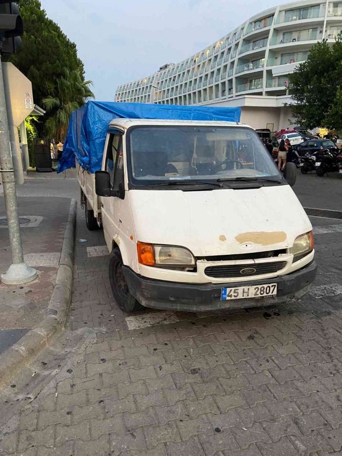 Avrupa’ya Geldikleri Hayaliyle İndiler, Polise Yakalandılar
