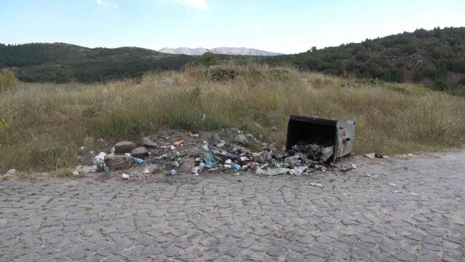 ‘Mükemmeliyet Ödülü’ Alan Nemrut Krater Gölü’nde Çöp Yığını