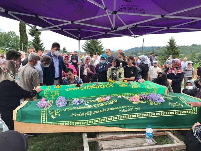 Otobüsün Karıştığı Kazada Hayatını Kaybeden Baba-oğul Toprağa Verildi