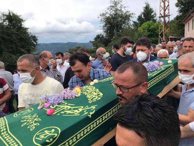 Otobüsün Karıştığı Kazada Hayatını Kaybeden Baba-oğul Toprağa Verildi