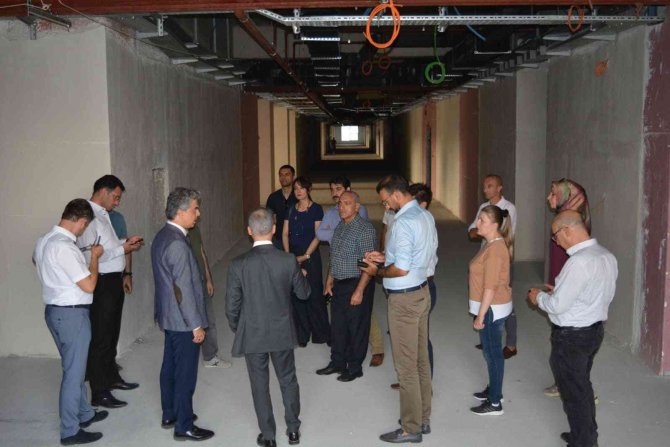 Sağlık Müdürü Tekin, Yapımı Devam Eden Hastanede İncelemelerde Bulundu