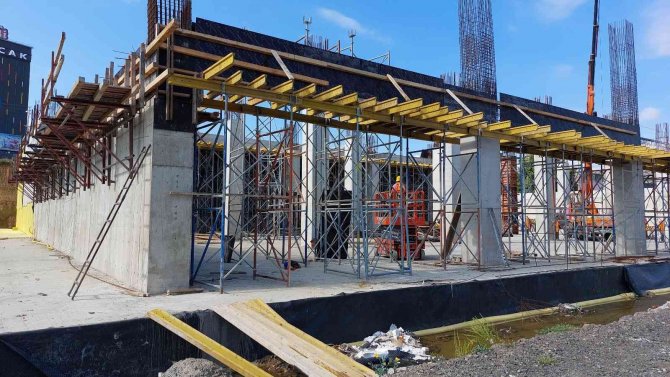 Samsun’da İnşaattan Düşen Kalıp Ustası Ağır Yaralandı