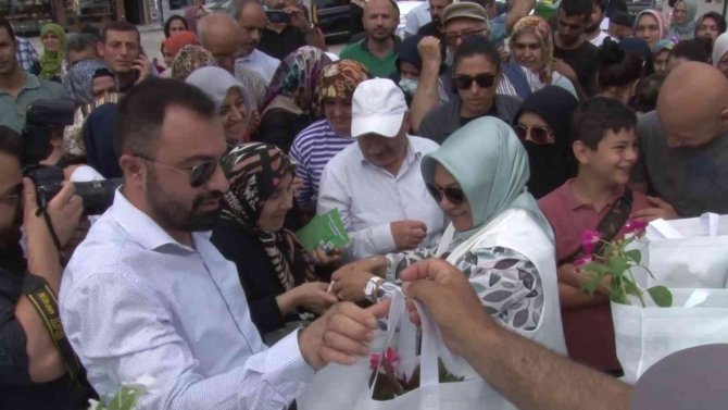 “Yeşil Balkonlar” İle Sancaktepe Çiçek Açıyor