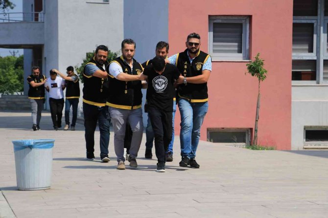 Annesini Rahatsız Eden Kadının Evine Ateş Etti Tutuklandı