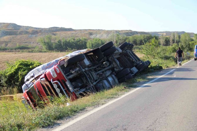 Tekirdağ’da Devrilen Tırdan Burnu Bile Kanamadan Çıktı