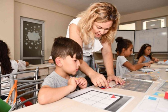 Çocuklar Akıl Ve Zeka Oyunları İle Gelişiyor